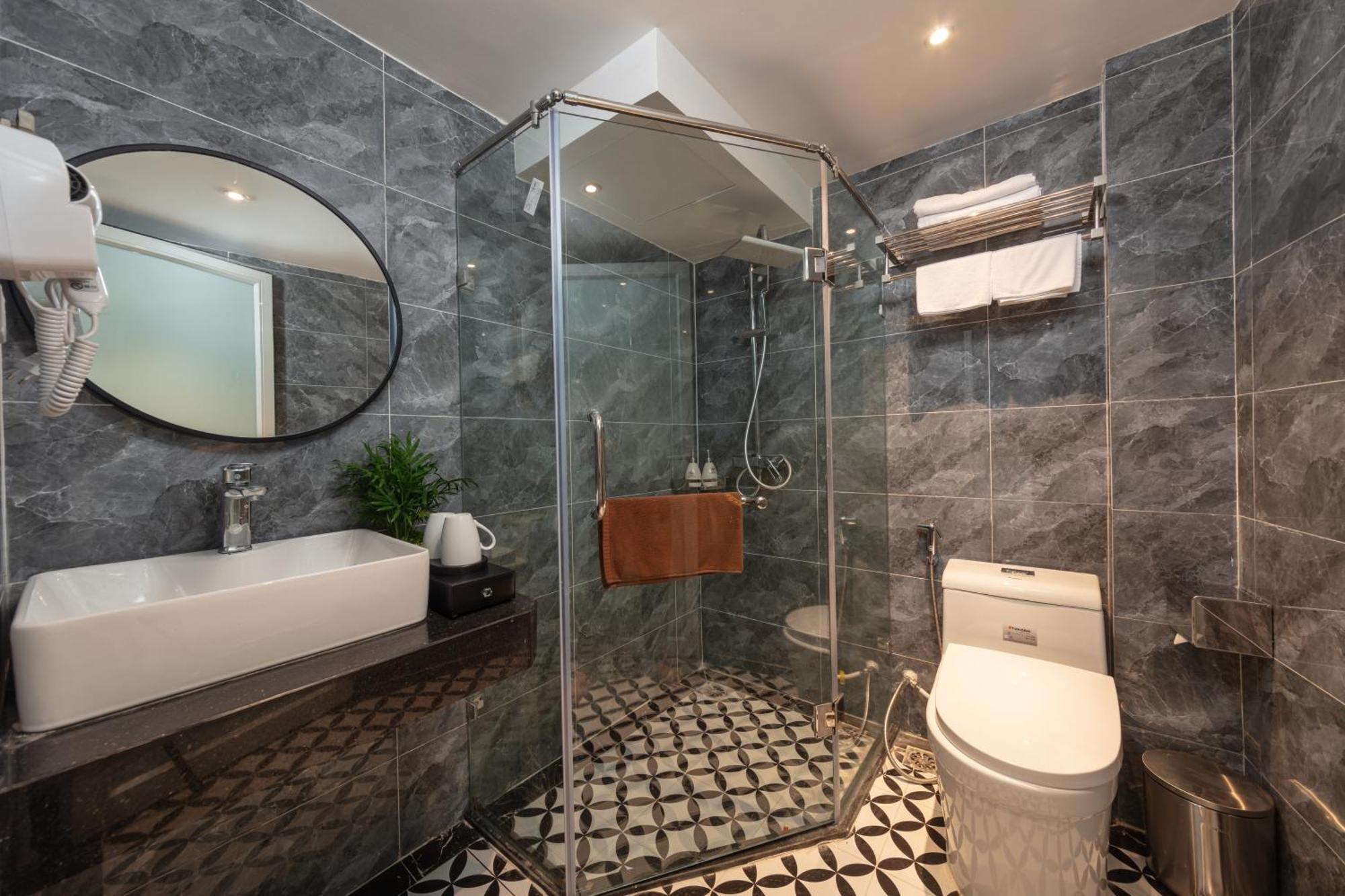 Madelise Grand Hotel Ханой Екстериор снимка